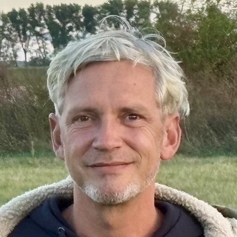 Porträt von Andreas Fahtz im Freien